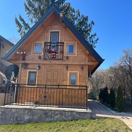 Apartmani Joka I Drvene Kucice Vrdnik Exterior foto